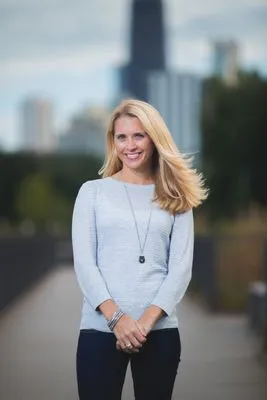 Environmental headshot in downtown Chicago