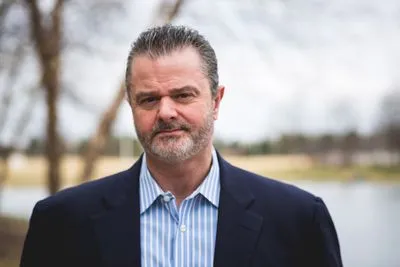 Candid outdoor headshot in green park setting