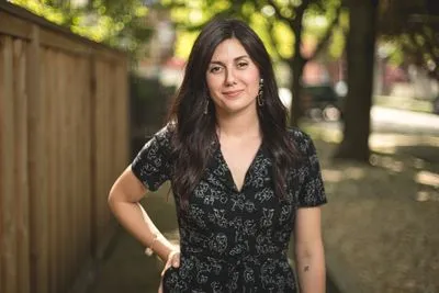 On-location headshot in urban Chicago setting