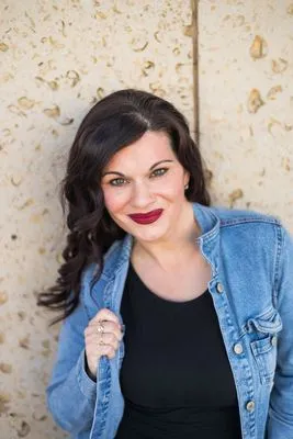 On-location urban headshot in Chicago