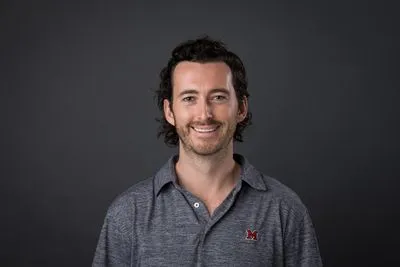 Body Language Tips for Better Headshots