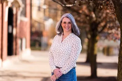 Actor headshot in urban Chicago setting
